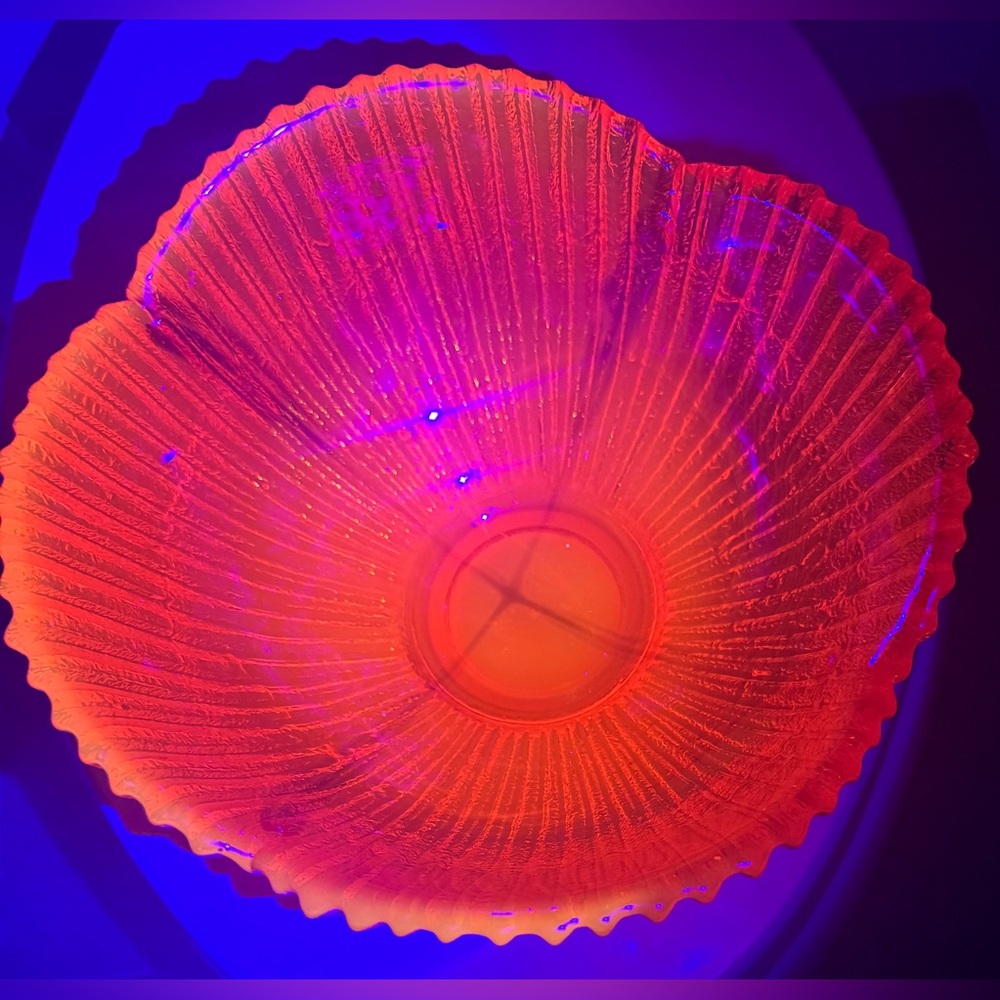 SOLD # 631L Blenko Flower Petal Bowl Amber Cadmium Extremely Rare GLOW UV Light